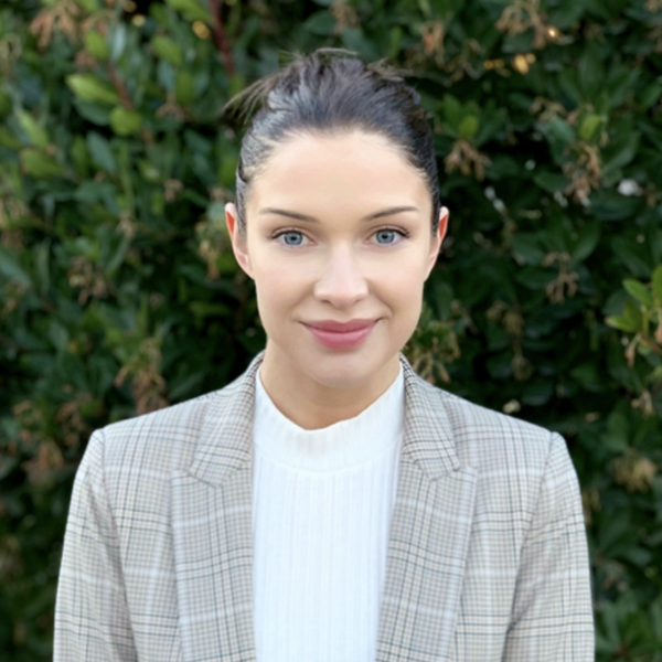 Alanna Mcleod Headshot.png